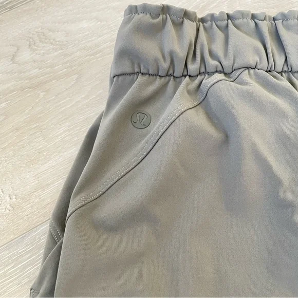 Lululemon pant size 4 - Picture 4 of 10